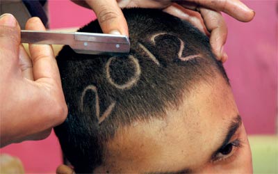 باكستاني يحتفل بـ 2012 على طريقته الخاصة. أ.ف.ب