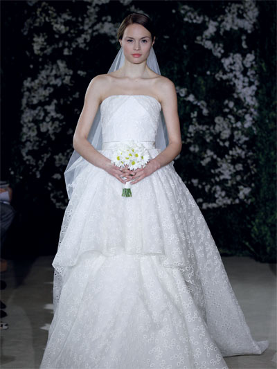 تشكيلة فساتين الزفاف تجسد مشاعر المرأة في أكثر أيام حياتها تميزاً. 		 من المصدر