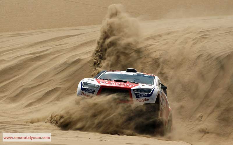 صور لمحاولات المشاركين في رالي دكار تجاوز تضاريس أرض السباق الصعبة من رمال وطرق وعرة ومياه. رويترز / غيتي / إي بي أيه