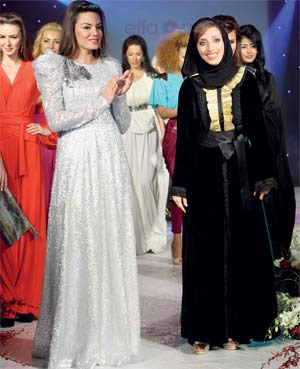 عفة الدباغ ركزت على التصاميم الملونة.          تصوير: دينيس مالاري