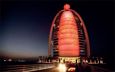 تقديم الأجواء الصينية من خلال الرقص والموسيقى.  	تصوير: أشوك فيرما