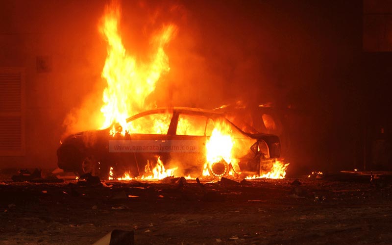 شب في بناية سكنية في الثانية من فجر أمس في منطقة التعاون بالشارقة دون وقوع إصابات او خسائر بشرية. واقتصرت الخسائر على الجوانب المادية التي تتعلق بحاجيات السكان، بالإضافة إلى احتراق 14 سيارة. تصوير: ديزي جيفتجيان