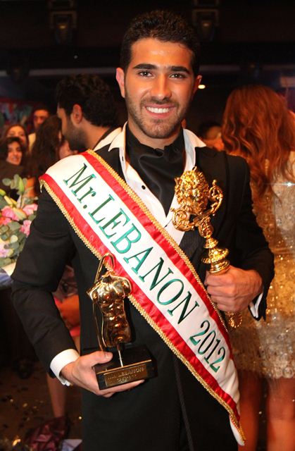 توّج رودولف أبي نادر 19 عاما، ملك جمال لبنان 2012، وذلك خلال حفل مميز أقيم في بيروت مساء الاحد،  وكانت  المطربة هيفا  وهبي نجمة السهرة وضيفة الشرف-ا.ف.ب