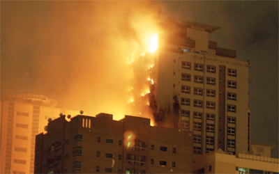 الحريق أتى على 30 طابقا.     تصوير:تشاندرا بالان