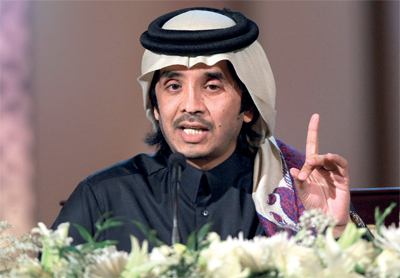 شبيب النعيمي أكمل بغزلياته كرنفال الأمسية الختامية.