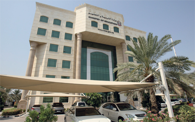 خريجات كلية التربية يطالبن «التربية» بحقهن في العمل.	تصوير: مصطفى قاسمي