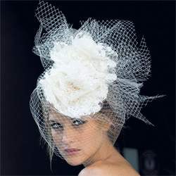 تفاصيل صغيرة تضع الفرق في طرحةالعروس. د.ب.أ