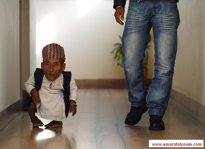 تشاندرا بهادور دانغي، يبلغ من العمر 72 عاما، يسعى ليكون أقصر رجل في العالم، حيث لا يتجاوز طوله الـ56 سنتيمترا، أي ما يعادل 22 إنشا - وكالات