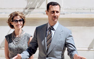 بشار الأسد عمل على إظهار زوجته أسماء وجهاً إصلاحياً للنظام. 	أ.ف.ب