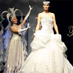 العروس اكتفت بتاج فيكتوري. 	تصوير: مصطفى قاسمي