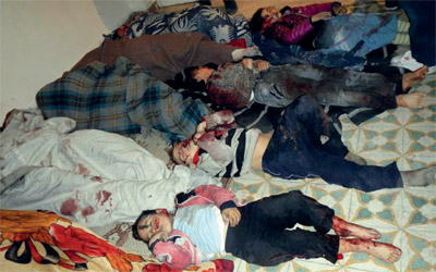 جانب من ضحايا المجزرة التي نفذتها القوات الموالية للأسد في حيي كرم الزيتون والعدوية بحمص.	وكالات