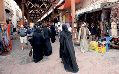 «السوق الكبير» في بر دبي بات محط أنظار التجار الصينيين منذ عام تقريباً. 	تصوير: أشوك فيرما