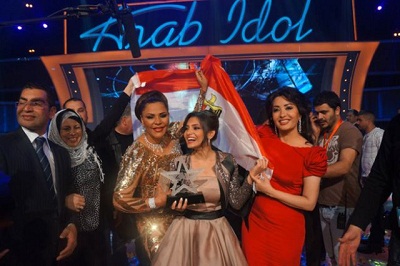 كارمن أثناء تكريمها مع الفنانتين لطيفة وأحلام - انترنت