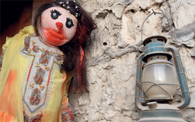 «سكة الريعان» رحلة في متاهات                                   بين «سكك» رملية شبيهة بتلك التي عايشها الأجداد. 	تصوير: مصطفى قاسمي