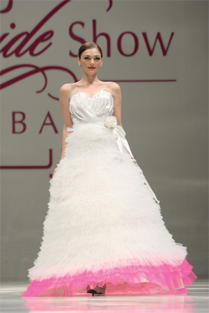 المشاركة في المعرض تلعب دورا كبيرا في التسويق . تصوير : مصطفى قاسمي.