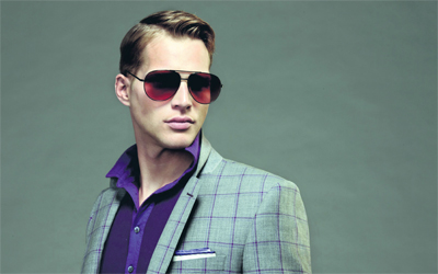 تصميمات نظارات الرجال مستمدة من النجوم. 	د.ب.أ