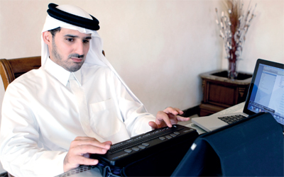أحمد عمران كفيف حصل على درجة الدكتوراه في القانون.   الإمارات اليوم