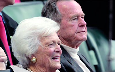 جورج بوش وزوجته بربارة. 	غيتي