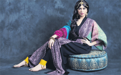 الملابس الهندية تروي حكايات من الماضي. 	من المصدر