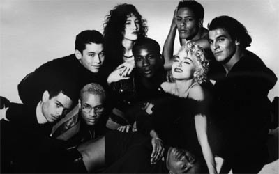 صورة لإحدى الأغنيات المصورة التي لاقت نجاحاً كبيراً معروضة للبيع. 	أشوك فيرما