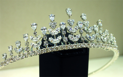 مجوهرات بأحجار متعددة الألوان.  	تصوير: أشوك فيرما