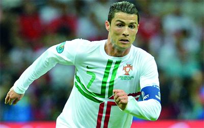 رونالدو أمل البرتغال في بلوغ نهائي أوروبا للمرة الثانية .  أ.ف.ب