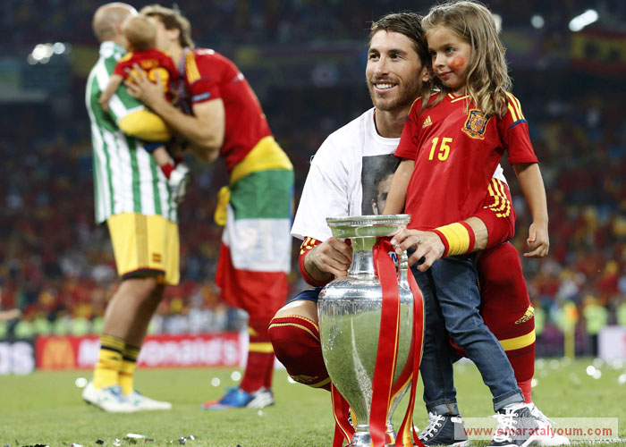 اختارت قائمة "كاسترول إيدج" لتقييم أداء اللاعبين مدافع ريال مدريد والمنتخب الأسباني سيرجيو راموس كصاحب الأداء الأفضل في نسخة عام 2012 من البطولة. وحظي بطل أوروبا، المنتخب الأسباني، بنصيب الأسد في القائمة التي ضمت عشرة أسماء. ونعرض في معرض الصور التالية أسماء اللاعبين والتقييم الذي ناله كل منهم. سيرخيو راموس حقق 9.68 .  رويترز