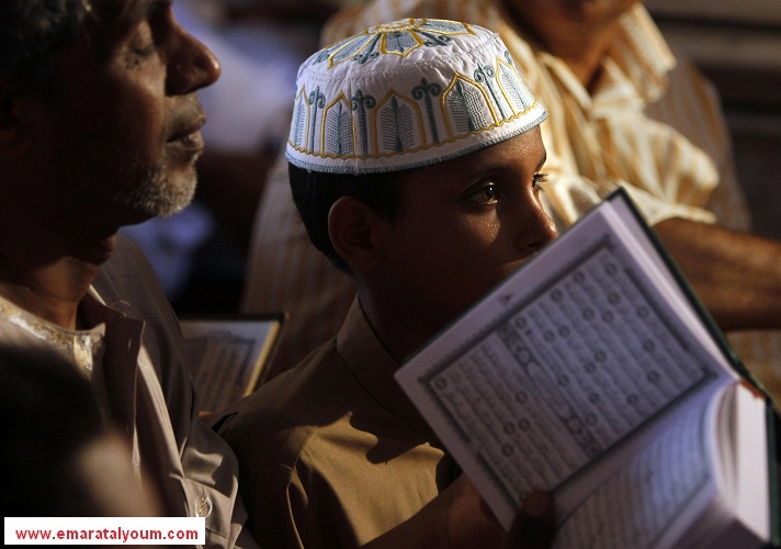 ويجد المسلمون في تلاوة القرآن طراوة للقلب وحلاوة في اللسان
