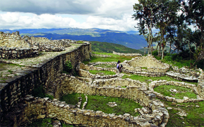 المقابر الملكية تعد من أروع الآثار المعمارية في تروجيلو إحدى كــــــــــــــــــــــــــــــــــــبريات مدن بيرو.  	د.ب.أ