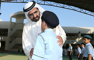 محمد بن راشد يشارك أبناءه الطلبة والطالبات الاحتفال بعودتهم إلى المدارس في أول يوم من أيام العام الدراسي الجديد - وام