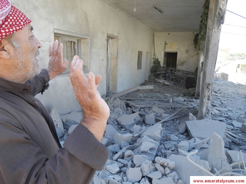 تشهد معظم المناطق السورية، يومياً، وبشكل عشوائي، قصفاً عنيفاً من قوات النظام السوري، مما ألحق دماراً هائلاً في بيوت المدنيين، والبنى التحتية للمدن التي تحتاج إلى سنوات لإعادة الإعمار. الصور من رويترز