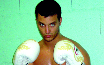 أالملاكم الليبي يانيس لدجل.	  من المصدر