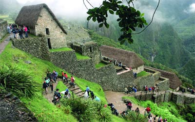 قلعة الإنكا الأثر الأكثر أرتيادا في بيرو.    إفي