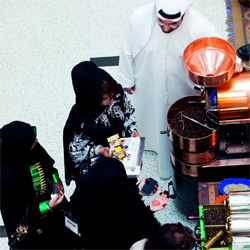 بذور القهوة المتنوعة تؤثر في مذاقها بعد التحضير.		تصوير: أحمد عرديتي