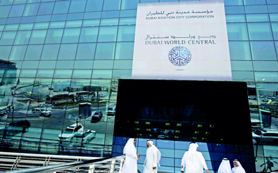 «مطارات دبي» توظف نحو ‬250 ألـــــــــــــــــــــــــــــــــف عامل. أرشيفية