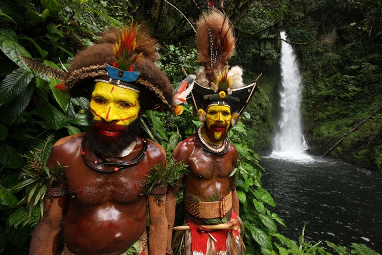 قبيلة تعيش في غابات أميركا الجنوبية