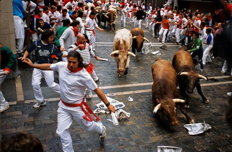 اللعب مع الثيران