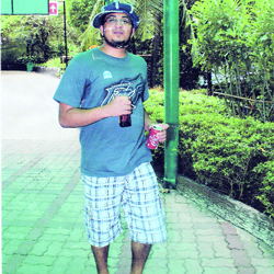 ناصر قبل يوم واحد من اختفائه. 	تصوير: أحمد عرديتي