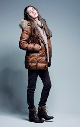 الجواكت المبطنة بالزغب تتناغم مع الملابس الكاجوال والأنيقة على حد سواء. د.ب.أ