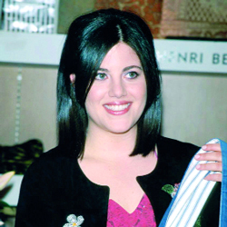 &laquo;فضيحة مونيكا&raquo; هددت رئاسة كلينتون. 	أرشيفية