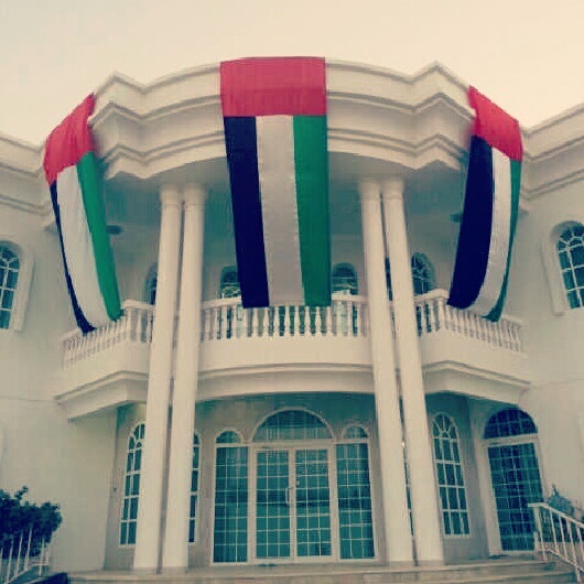 في كل ثاني يوم من ديسمبر تتحول بيوتنا الى وطن ..يقف في شرفات منازلنا