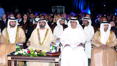 محمد بن راشد وحمدان بن محمد ومكتوم بن محمد وعبدالله بن زايد خلال افتتاح القمة. وام