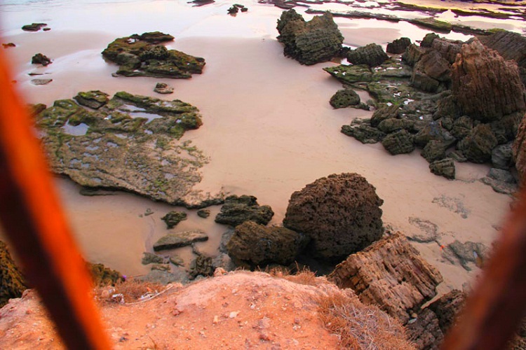 احد شواطئ أغادير - بعدسة القارئ حمد الريامي