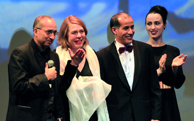كمال االماحوطي (يسار) فاز بجائزة أفضل مخرج عن فيلم «خويا».