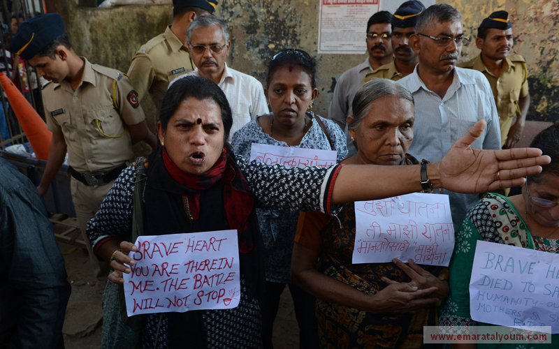 وقد أثار الاعتداء على الطالبة موجة غضب عارم في الهند، حيث يواجه ضحايا الاغتصاب والاعتداءات الجنسية صعوبة كبيرة في تحصيل حقوقهم.