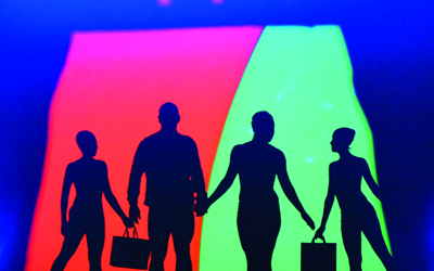 شعار مهرجان دبي للتسوق بظلال أعضاء الفرقة. من المصدر