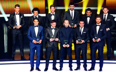 صورة جماعية لأفضل فريق.	       غيتي