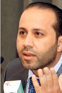 عمر عناز.