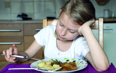 تجربة الطفل نوعيات مختلفة من الأطعمة ضرورية. 	د.ب.أ