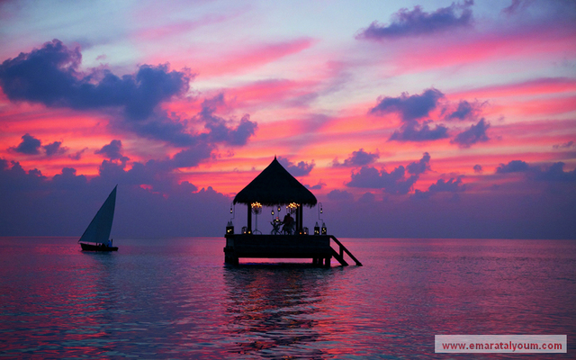 جمهورية المالديف في المحيط الهندي جنوب شبه القارة الهندية، تتكون من 1.190 جزيرة